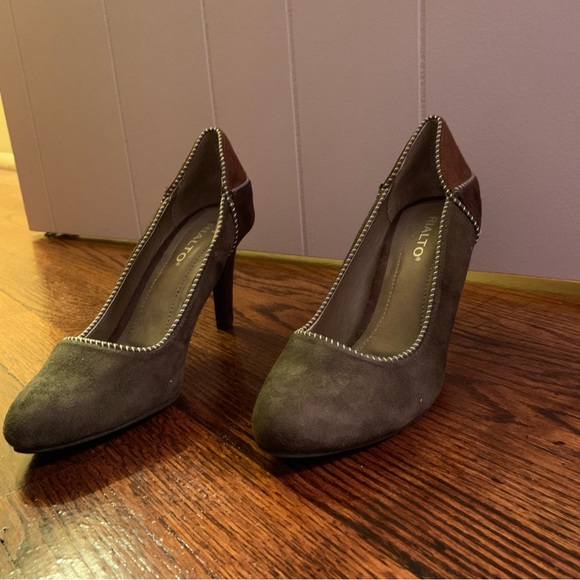 Elegant Brown Suede Women's Heels - Picture 3 of 8